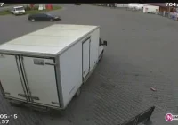 Pijany kręci „bączki” i uderza w ogrodzenie(film) - zdjęcie główne