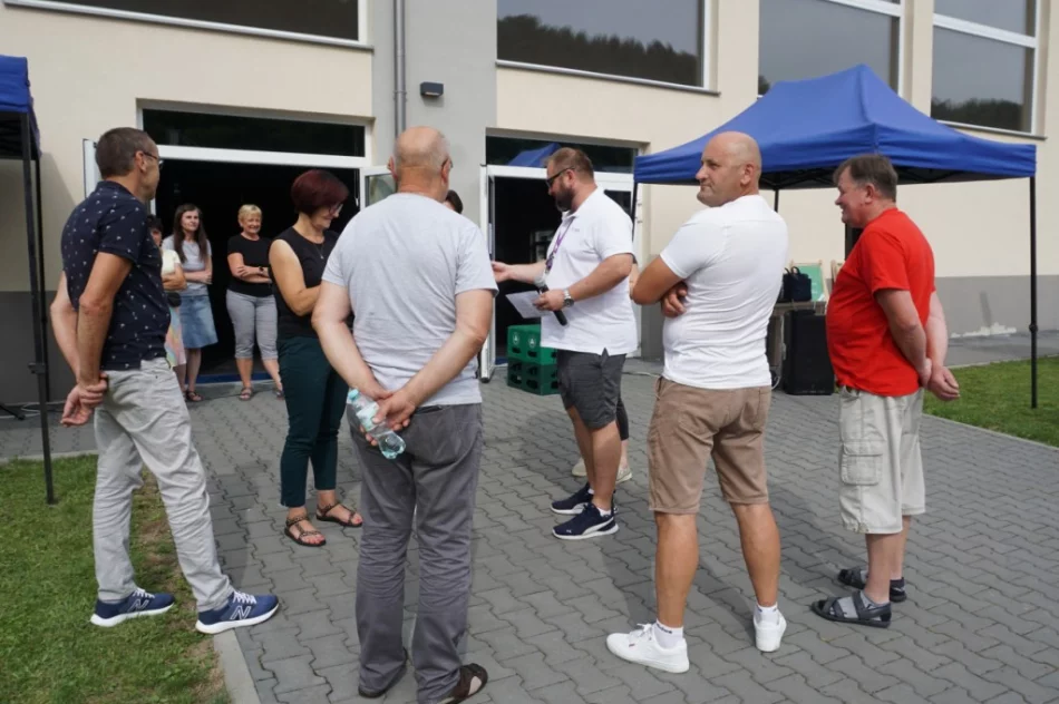 Rzut gumiakiem i tarcie marchewki - rywalizowały sołeckie drużyny (ZDJĘCIA) - zdjęcie 3