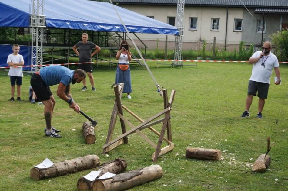 Rzut gumiakiem i tarcie marchewki - rywalizowały sołeckie drużyny (ZDJĘCIA) - zdjęcie 18