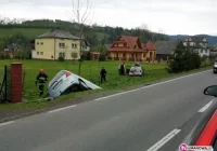 Zderzenie i rów - zdjęcie główne