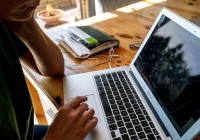 Spadek stopy bezrobocia po raz pierwszy poniżej 5 proc. - zdjęcie główne