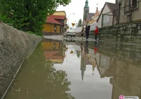 Fotointerwencja: wielka kałuża na ulicy - zdjęcie główne