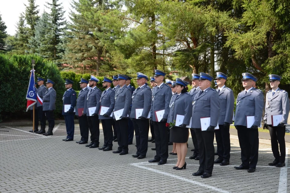 Policjanci obchodzili swoje święto - 50 funkcjonariuszy z awansem (ZDJĘCIA) - zdjęcie 4