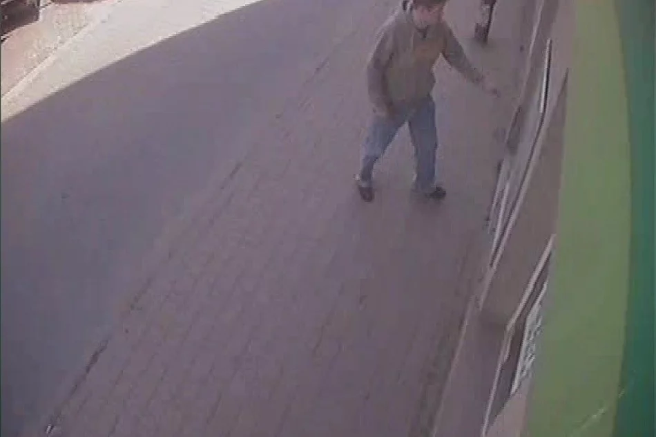 Zdjęcia z napadu na bank - zdjęcie 2