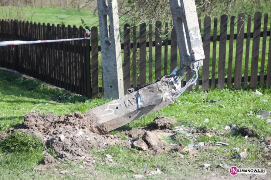 Samochód złamał słup - zdjęcie 4