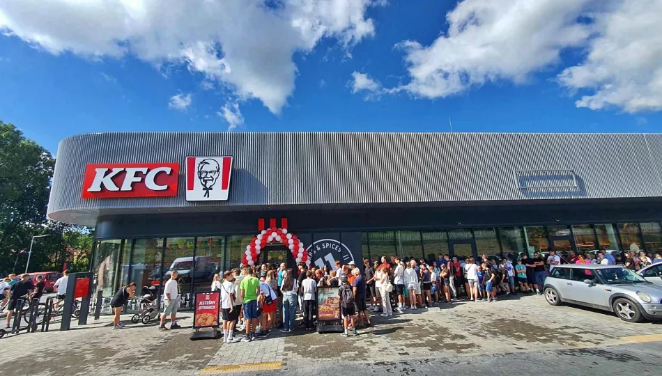 Tłum klientów na otwarciu KFC (ZDJĘCIA) - zdjęcie 1