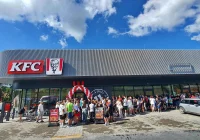 Tłum klientów na otwarciu KFC (ZDJĘCIA) - zdjęcie główne