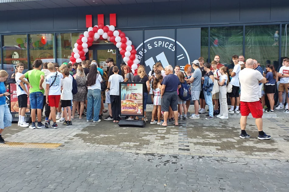 Tłum klientów na otwarciu KFC (ZDJĘCIA) - zdjęcie 2