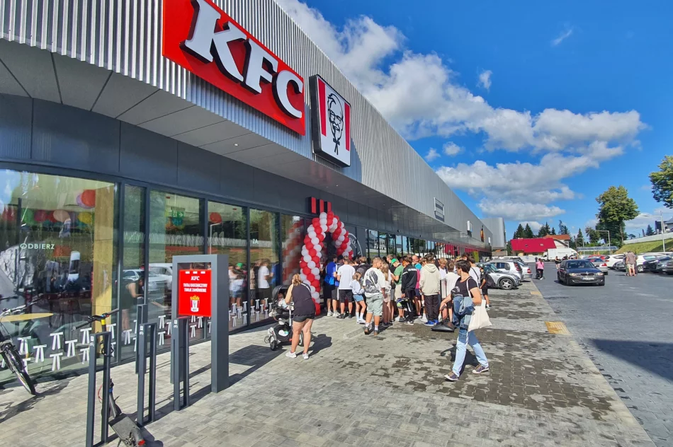 Tłum klientów na otwarciu KFC (ZDJĘCIA) - zdjęcie 4
