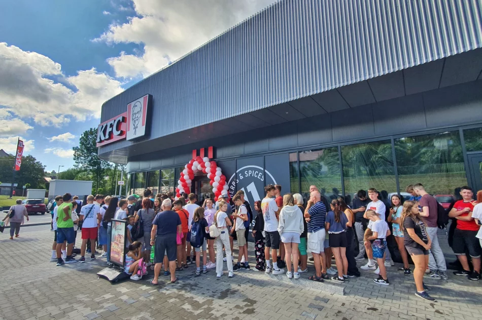 Tłum klientów na otwarciu KFC (ZDJĘCIA) - zdjęcie 5