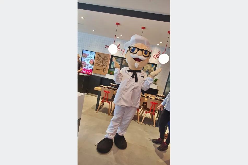 Tłum klientów na otwarciu KFC (ZDJĘCIA) - zdjęcie 6