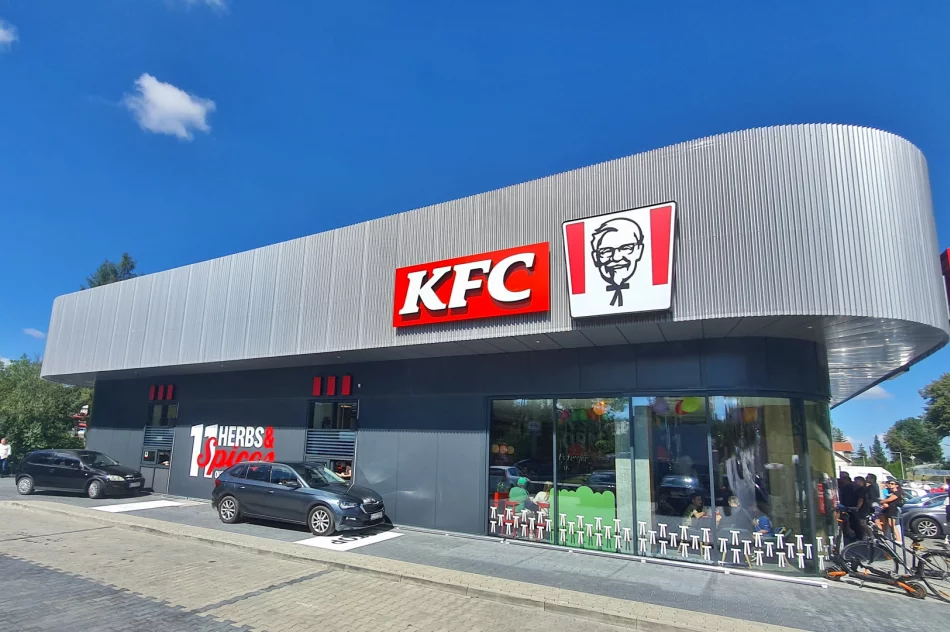 Tłum klientów na otwarciu KFC (ZDJĘCIA) - zdjęcie 14