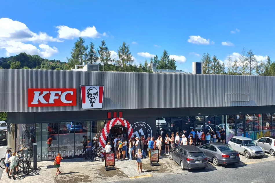 Tłum klientów na otwarciu KFC (ZDJĘCIA) - zdjęcie 15
