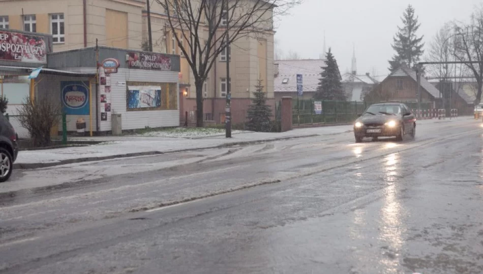 Trudne warunki na drogach - do jutra może padać śnieg - zdjęcie 1