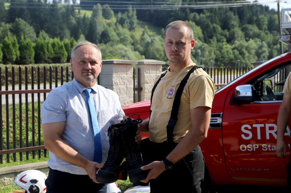 Przekazanie wyposażenia strażackiego dla OSP Stara Wieś - zdjęcie 13