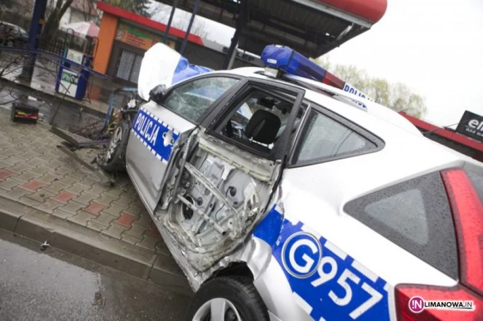 Wypadek radiowozu - ranny policjant - zdjęcie 4