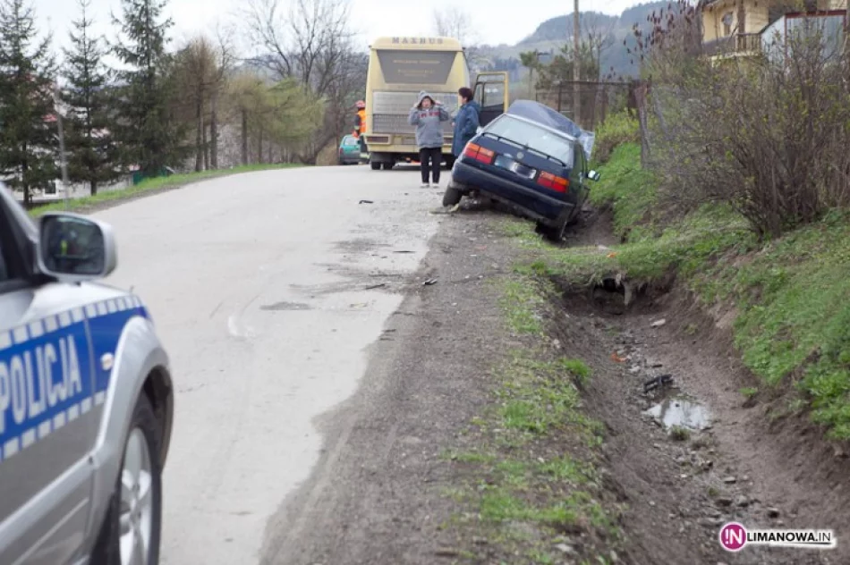 Bus wjechał w zaparkowany samochód - zdjęcie 4