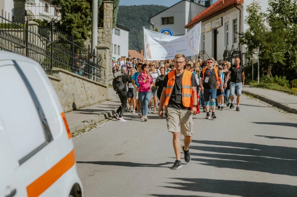 Wierni z Mszany Dolnej w drodze na Jasną Górę (ZDJĘCIA) - zdjęcie 8