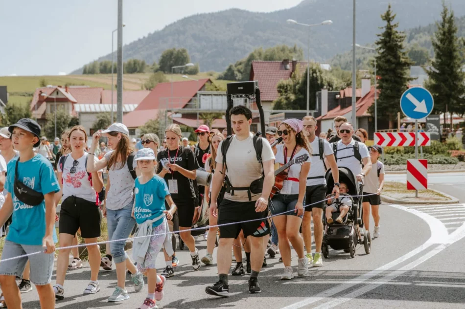 Wierni z Mszany Dolnej w drodze na Jasną Górę (ZDJĘCIA) - zdjęcie 15