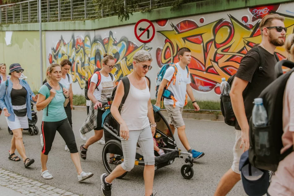 Wierni z Mszany Dolnej w drodze na Jasną Górę (ZDJĘCIA) - zdjęcie 16
