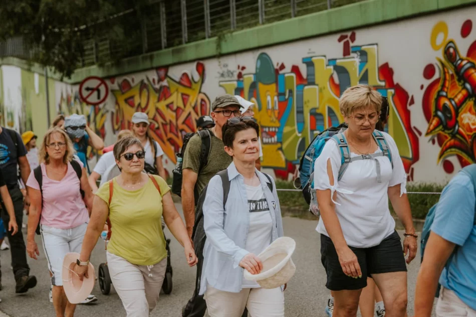Wierni z Mszany Dolnej w drodze na Jasną Górę (ZDJĘCIA) - zdjęcie 17
