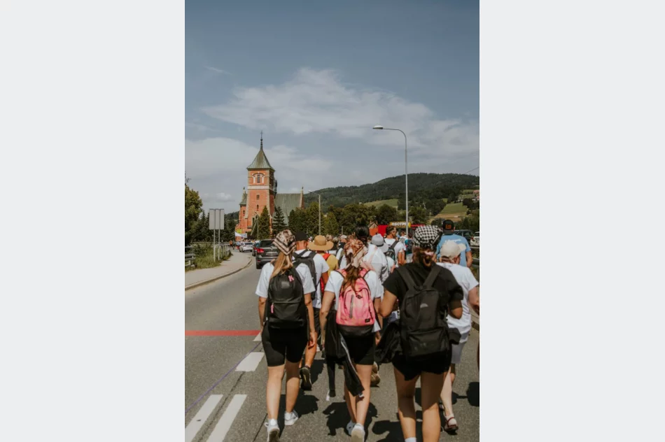 Wierni z Mszany Dolnej w drodze na Jasną Górę (ZDJĘCIA) - zdjęcie 18