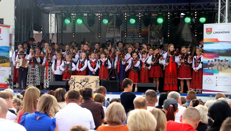 Tłumy na Beskidzkich Rytmach i Smakach w Starej Wsi - zdjęcie 1