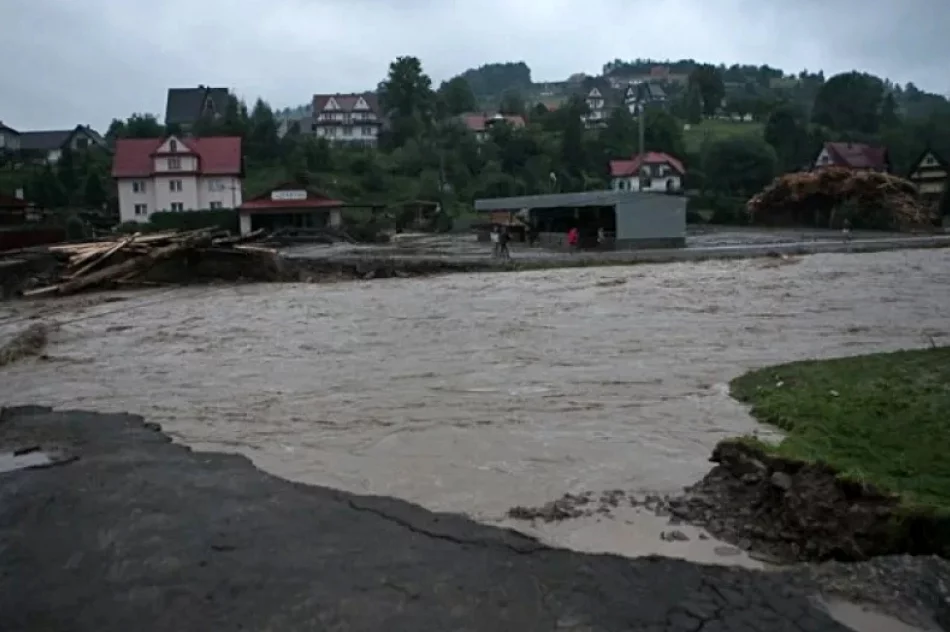 Taka była siła żywiołu sprzed 10 lat - rocznica powodzi (ZDJĘCIA, WIDEO) - zdjęcie 11