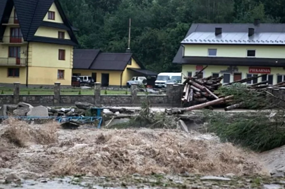 Taka była siła żywiołu sprzed 10 lat - rocznica powodzi (ZDJĘCIA, WIDEO) - zdjęcie 13