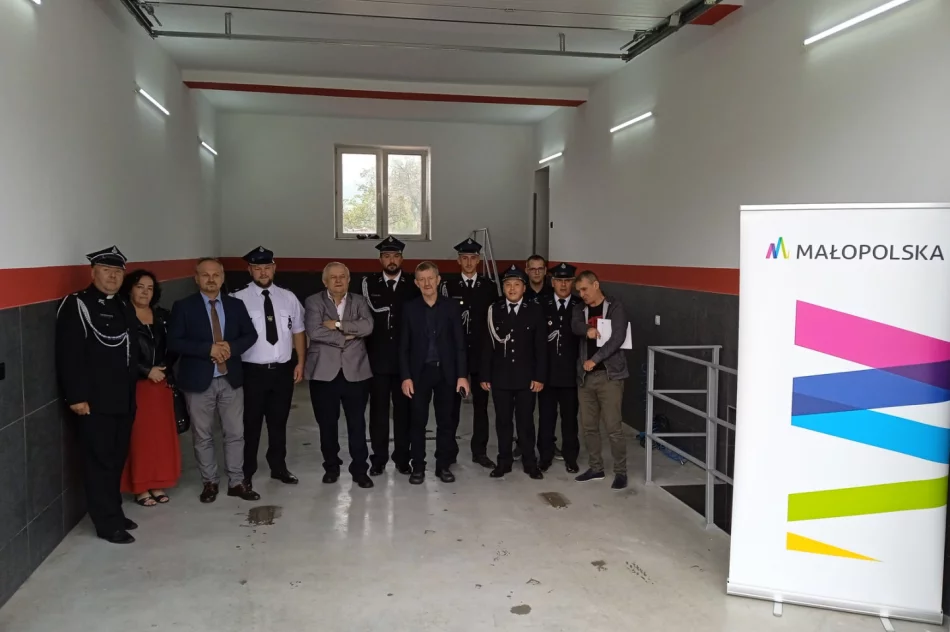 Odbiór garażu dla samochodu strażackiego przez OSP Rupniów - zdjęcie 6