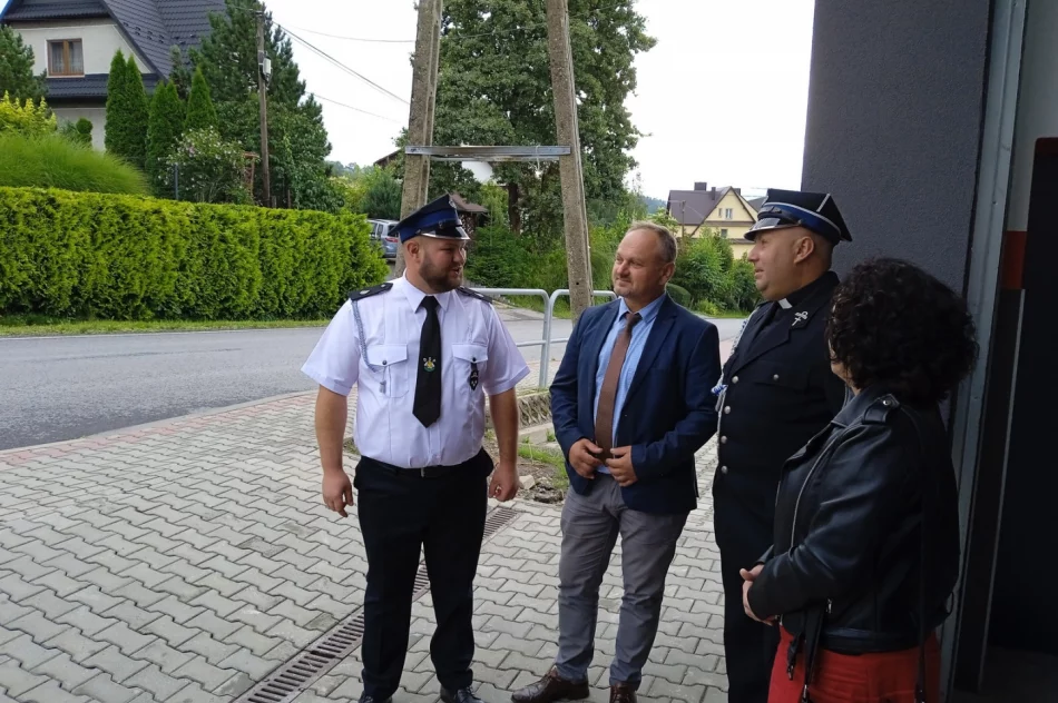 Odbiór garażu dla samochodu strażackiego przez OSP Rupniów - zdjęcie 9