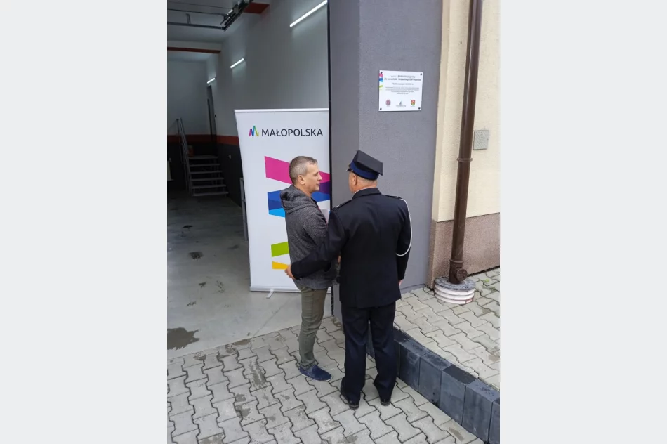 Odbiór garażu dla samochodu strażackiego przez OSP Rupniów - zdjęcie 11