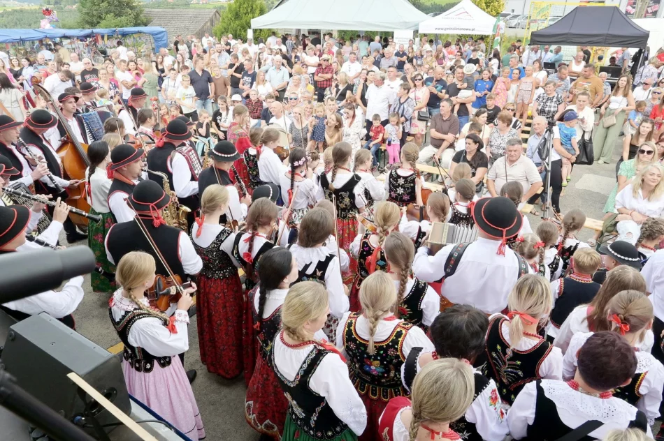 ​Kolejna odsłona festiwalu kultury i tradycji Beskidu Wyspowego (ZDJĘCIA) - zdjęcie 9