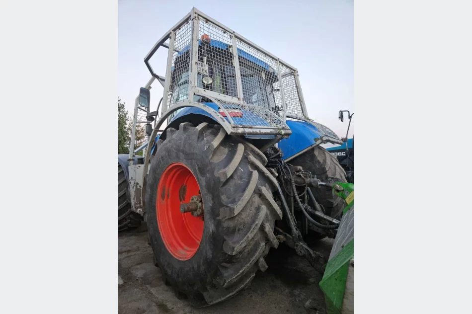 Niewybuch eksplodował pod traktorem - zdjęcie 2