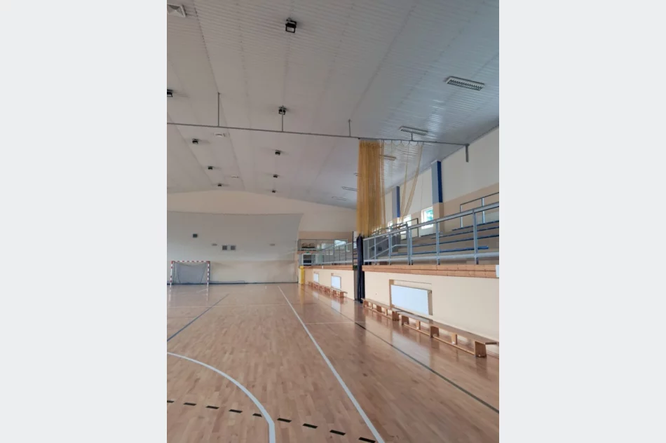 Szkoła Podstawowa Nr 3 w Limanowej - sala gimnastyczna już prawie gotowa po remoncie - zdjęcie 2