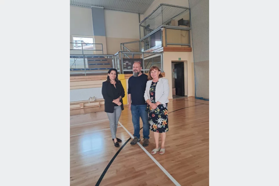 Szkoła Podstawowa Nr 3 w Limanowej - sala gimnastyczna już prawie gotowa po remoncie - zdjęcie 3