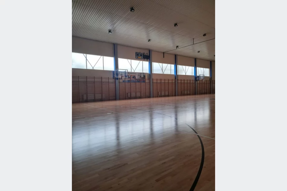 Szkoła Podstawowa Nr 3 w Limanowej - sala gimnastyczna już prawie gotowa po remoncie - zdjęcie 4