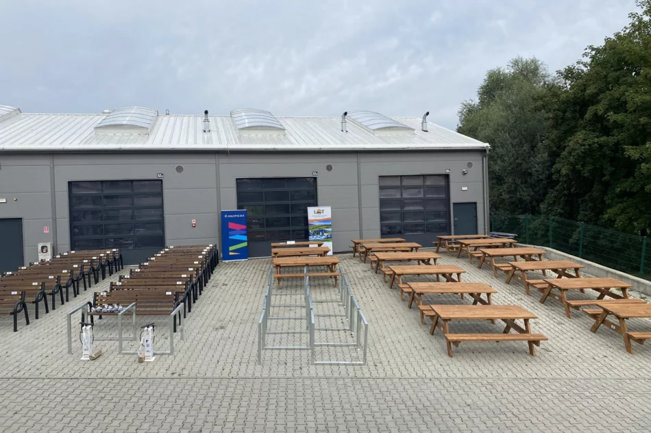 Gminom przekazano “małą architekturę” dla turystów - zdjęcie 4