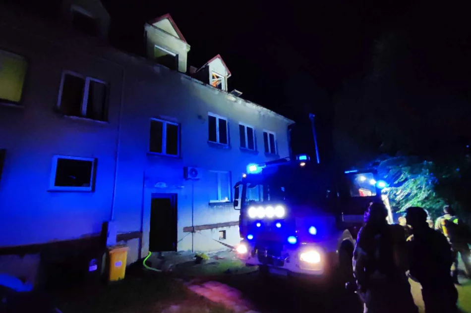 Pożar na poddaszu budynku - zdjęcie 6