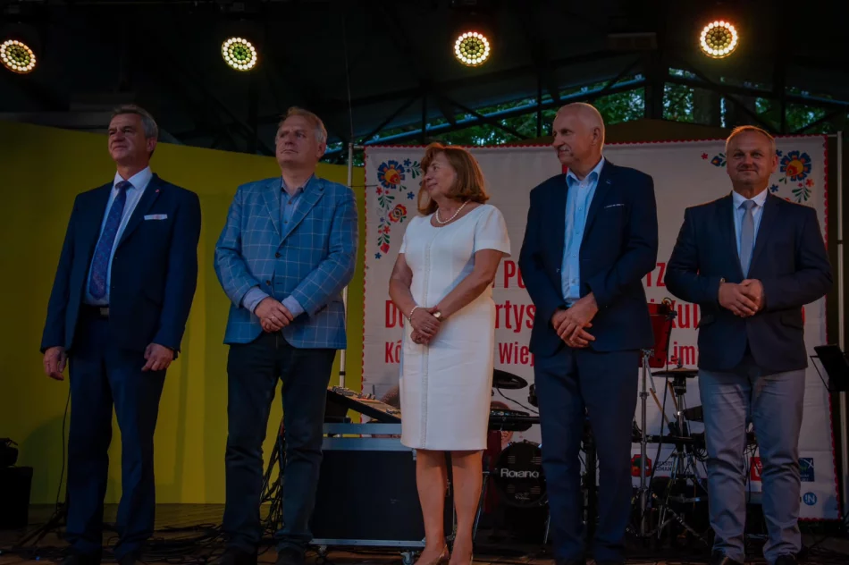 W Parku Miejskim odbył się Powiatowy Przegląd KGW - zdjęcie 7