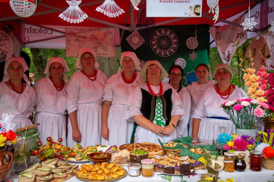 W Parku Miejskim odbył się Powiatowy Przegląd KGW - zdjęcie 8