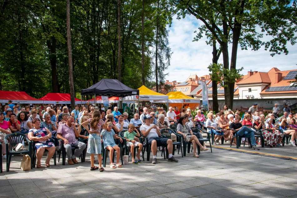 W Parku Miejskim odbył się Powiatowy Przegląd KGW - zdjęcie 17