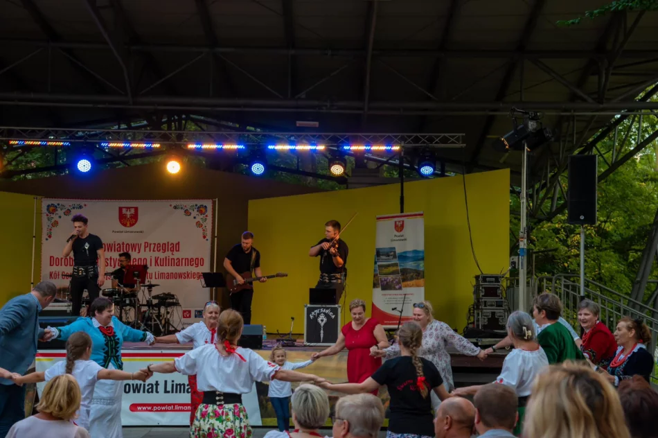 W Parku Miejskim odbył się Powiatowy Przegląd KGW - zdjęcie 18