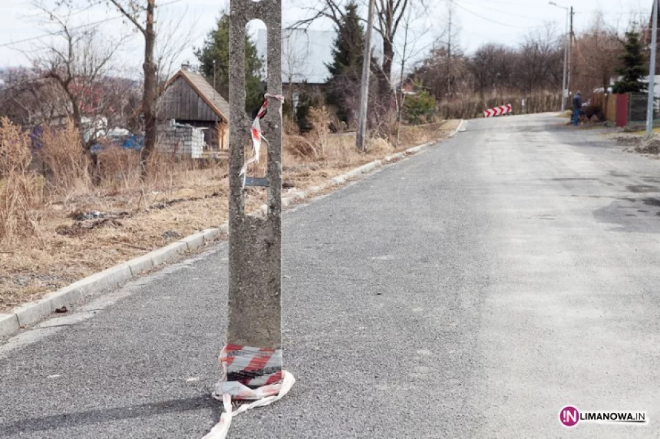 Słup w ulicy - zdjęcie 3