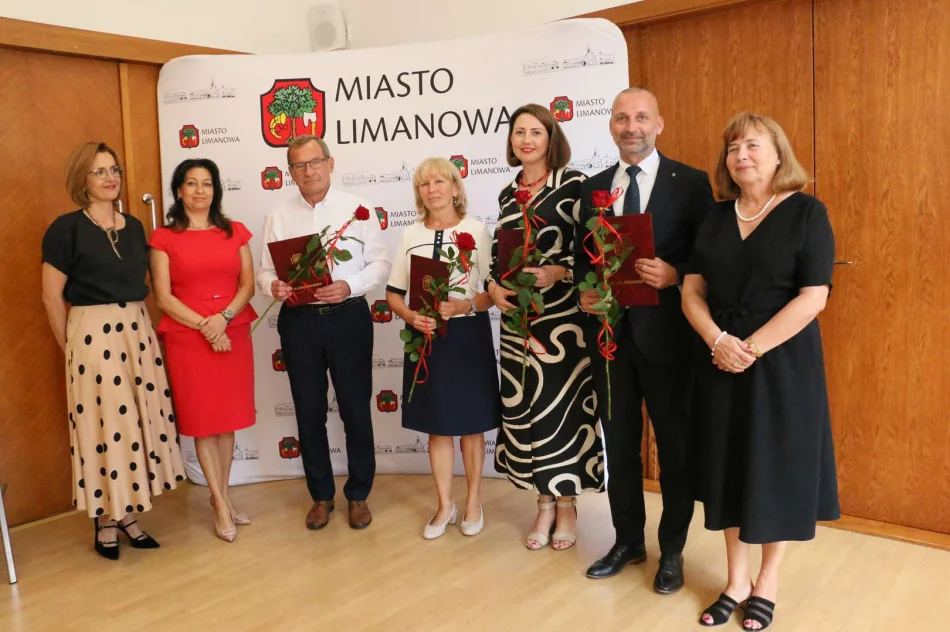Powierzenia na stanowisko wręczono dyrektorom czterech miejskich placówek oświatowych - zdjęcie 2
