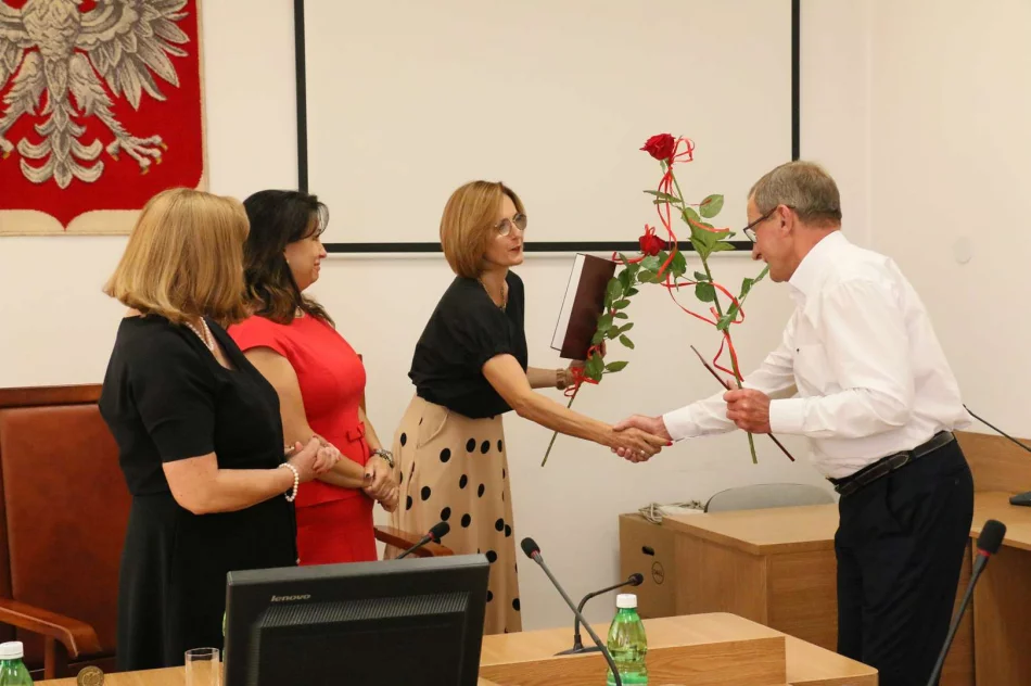 Powierzenia na stanowisko wręczono dyrektorom czterech miejskich placówek oświatowych - zdjęcie 11