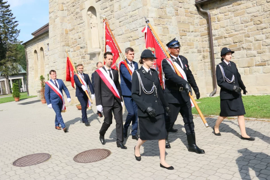 Pamięć o bohaterach Cudu nad Wisłą i "znicz pamięci" pod historyczną tablicą (ZDJĘCIA) - zdjęcie 19