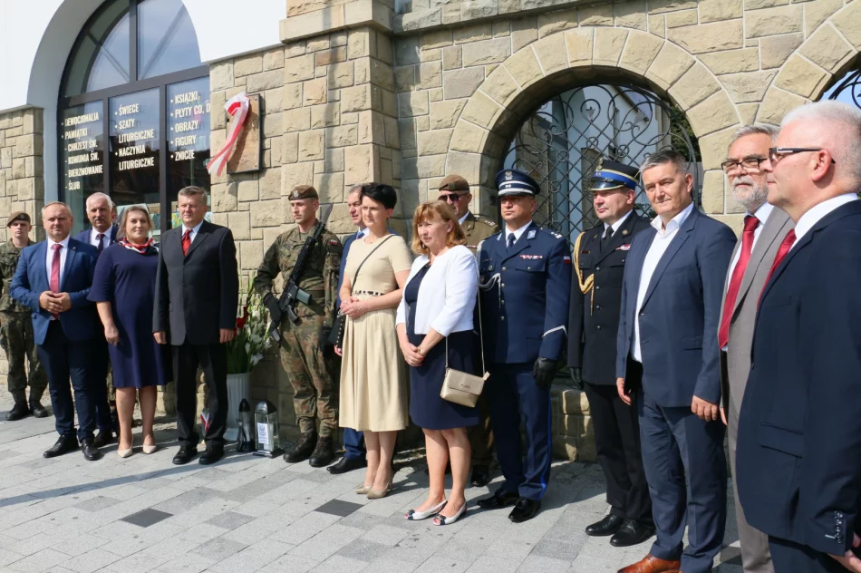 Pamięć o bohaterach Cudu nad Wisłą i "znicz pamięci" pod historyczną tablicą (ZDJĘCIA) - zdjęcie 20