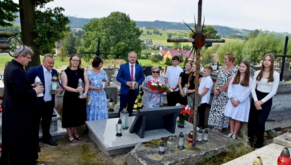Złożenie kwiatów na grobie por. Jana Wróbla - zdjęcie 1
