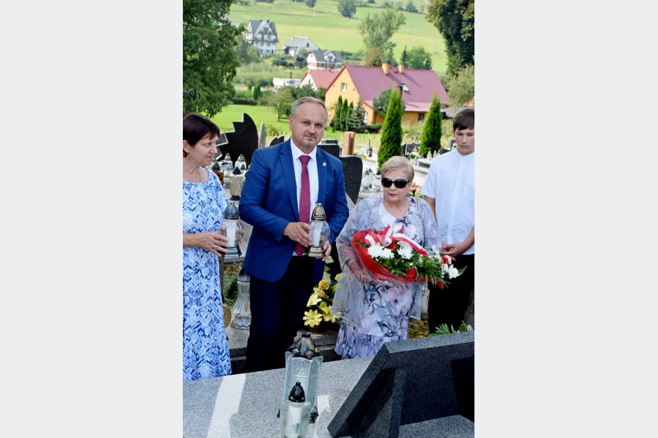 Złożenie kwiatów na grobie por. Jana Wróbla - zdjęcie 5